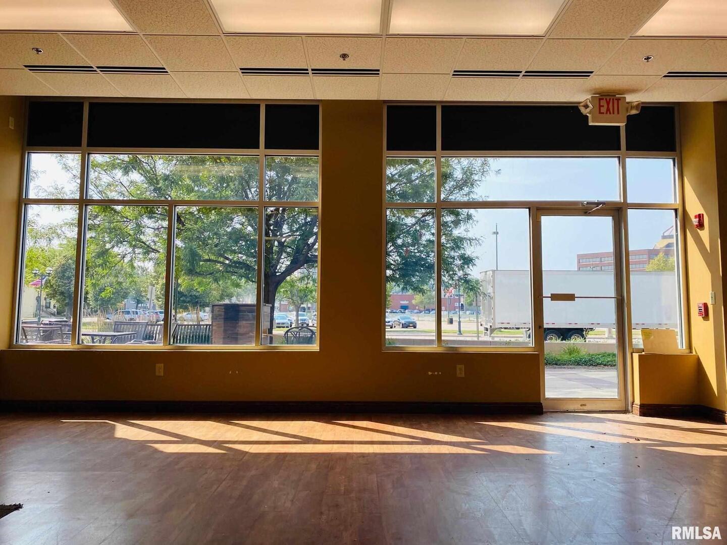 1601 RIVER Drive, Moline, IL 61265