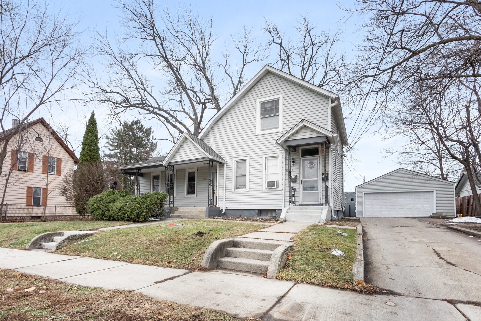 208 Moseley Street, Elgin, IL 60123