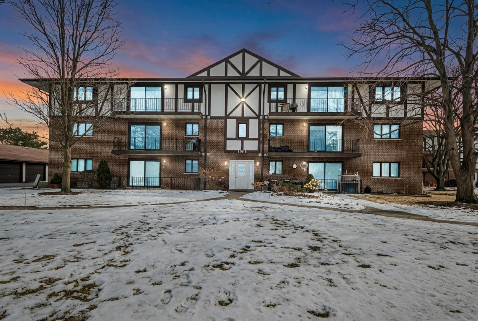 11015 Theresa Circle, Palos Hills, IL 60465