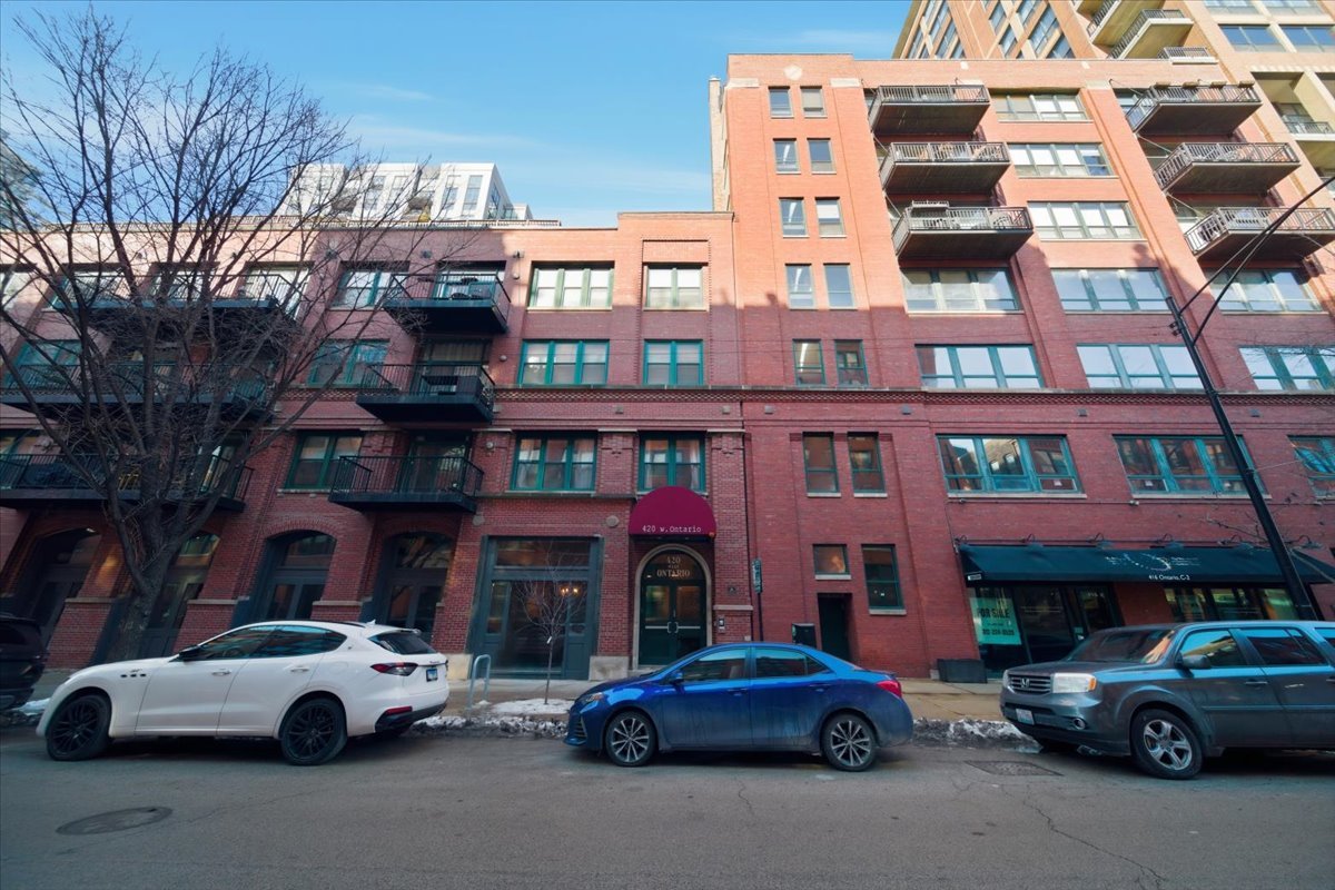 420 Ontario Street, Chicago, IL 60654