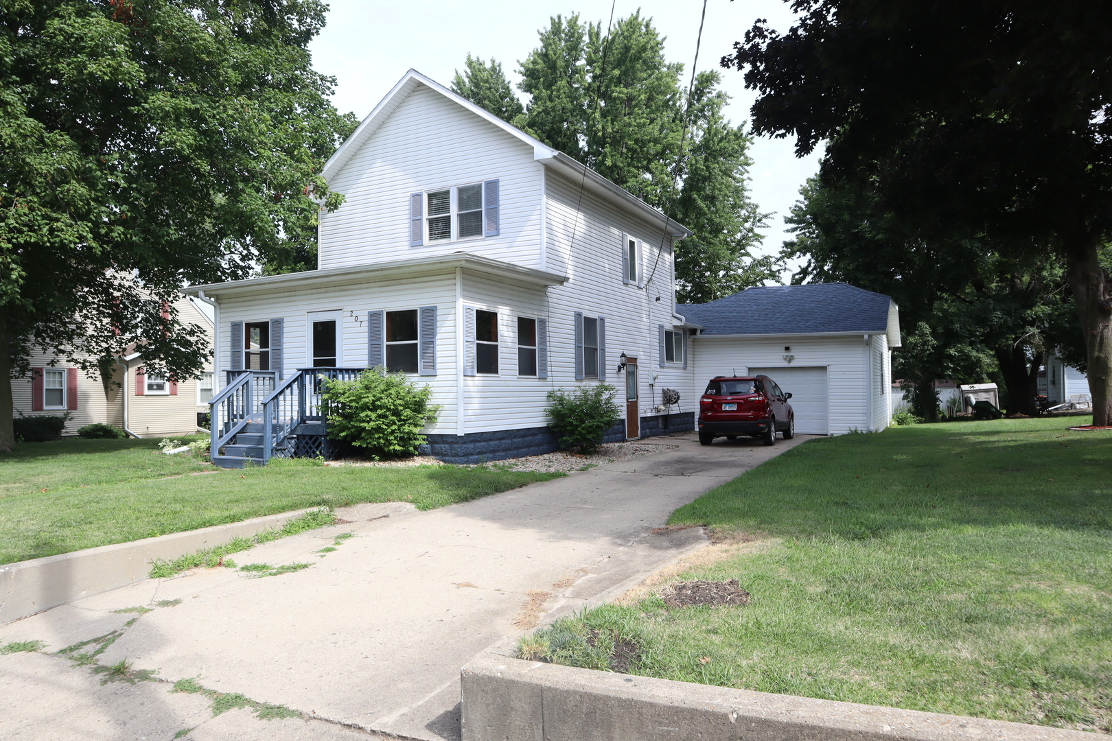 207 North Street, Walnut, IL 61376