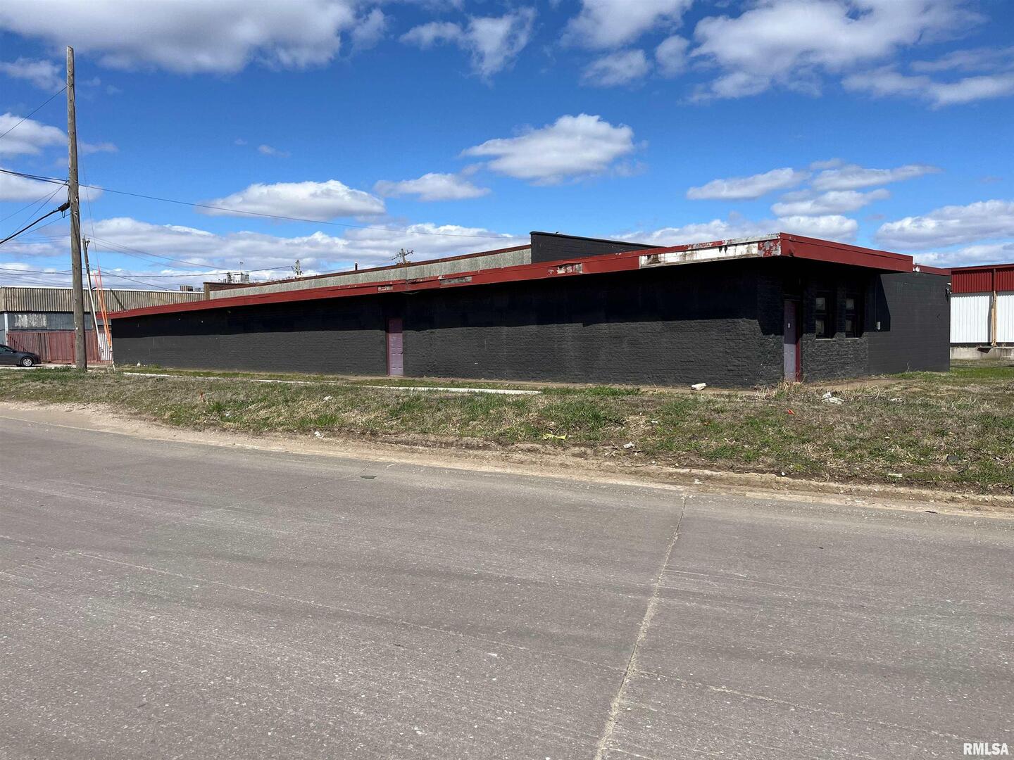 765 SCHMIDT Road, Davenport, IA 52802