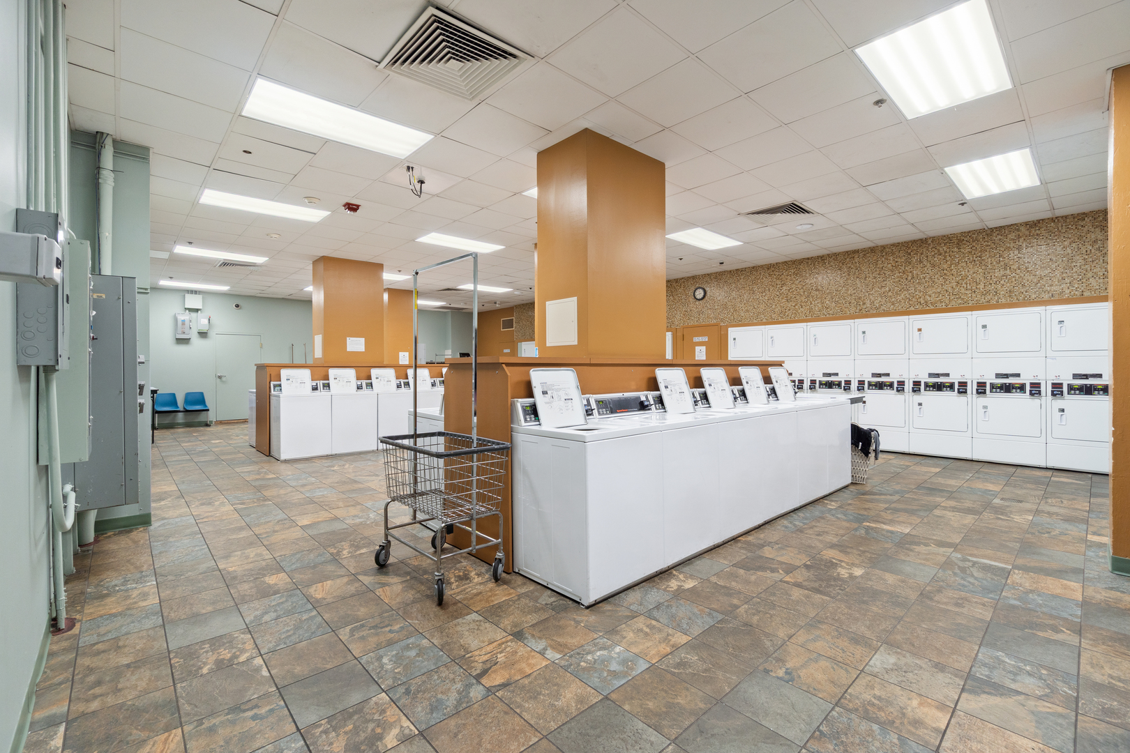 211 Ohio Street, Chicago, IL 60611