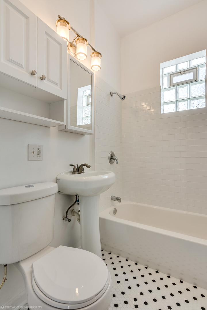 3323 Potomac Avenue, Chicago, IL 60651