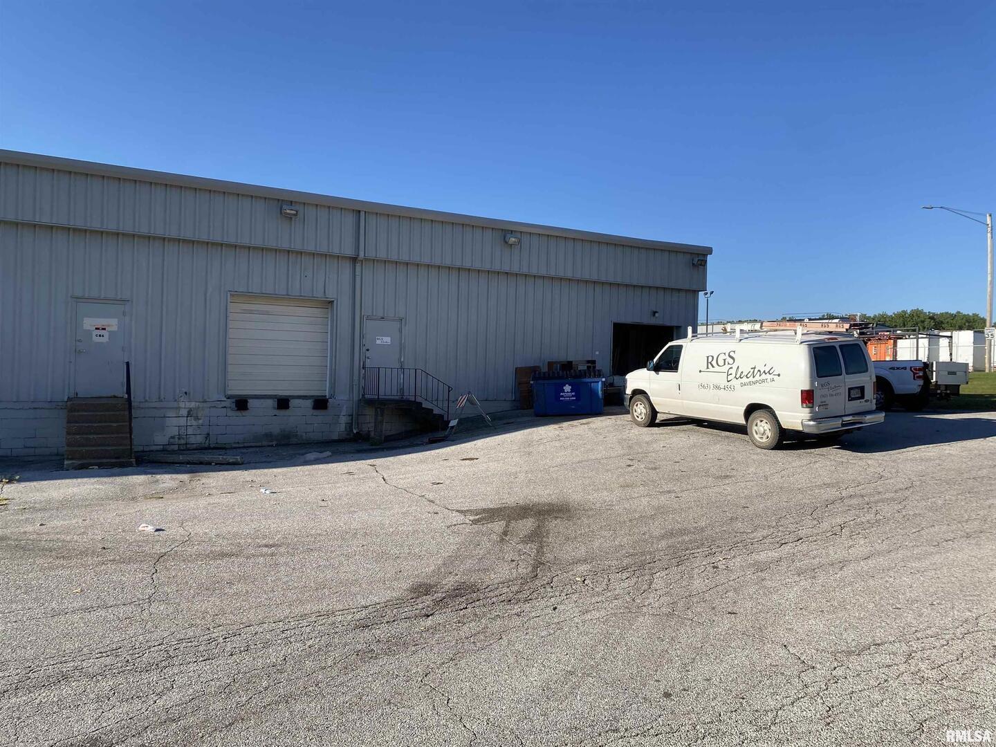 5113B TREMONT Avenue, Davenport, IA 52807