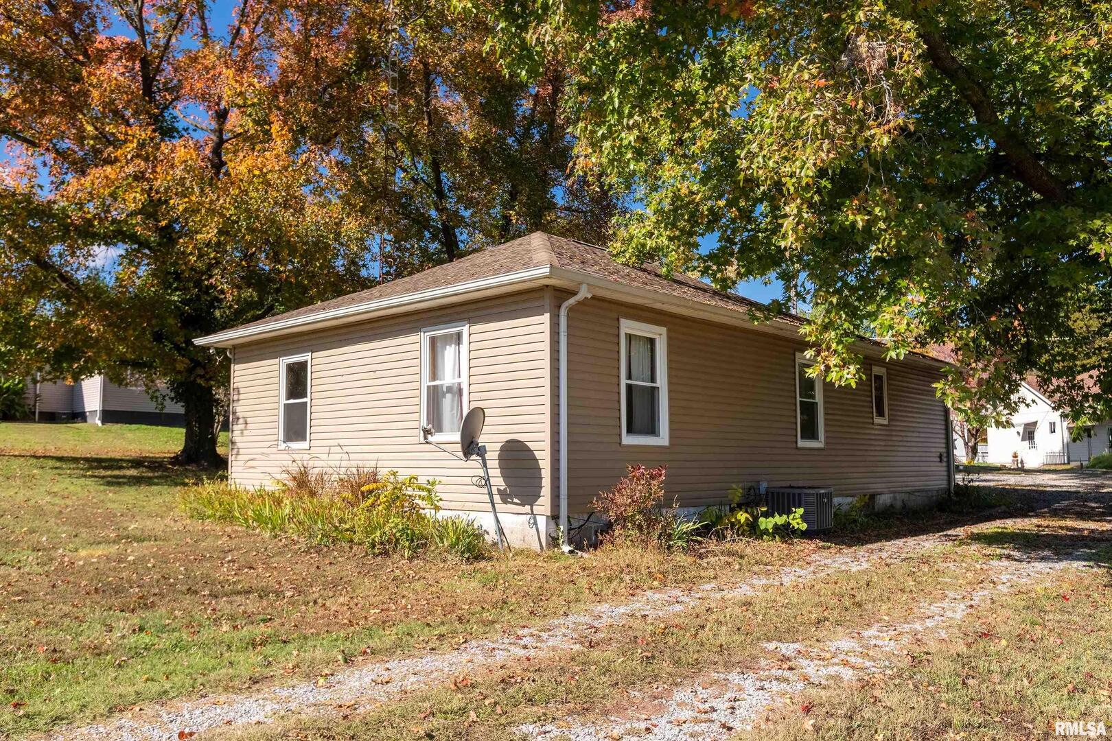 320 FRANKLIN Avenue, Orient, IL 62874