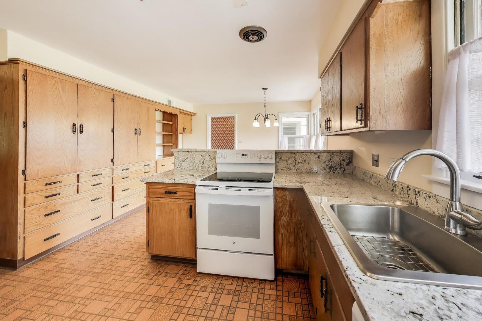 3801 Madison Street, Oak Brook, IL 60523