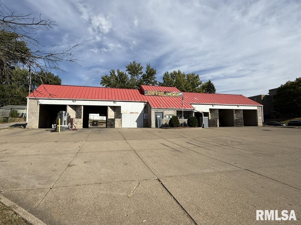 1324 LOCUST Street, Davenport, IA 52803