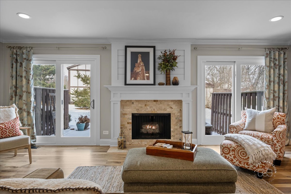 63 White Oak Circle, St. Charles, IL 60174