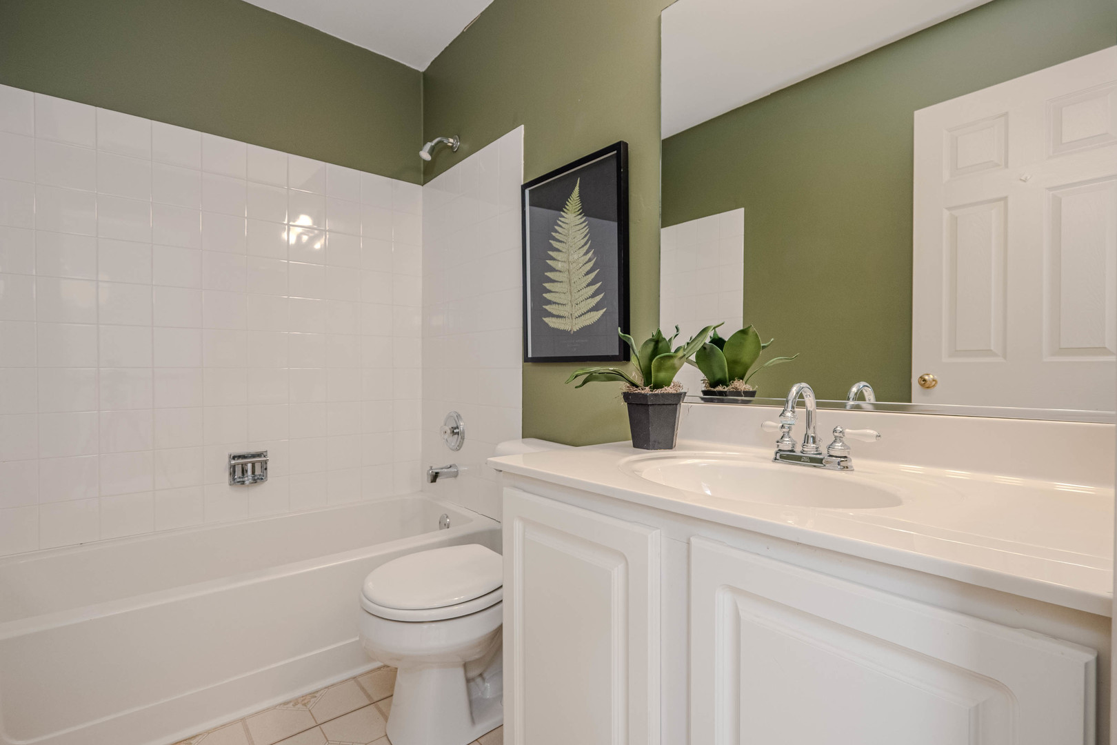 1452 Walnut Hill Avenue, St. Charles, IL 60174