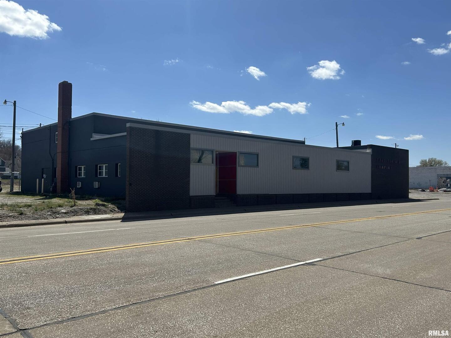 318 RIVER Drive, Moline, IL 61265