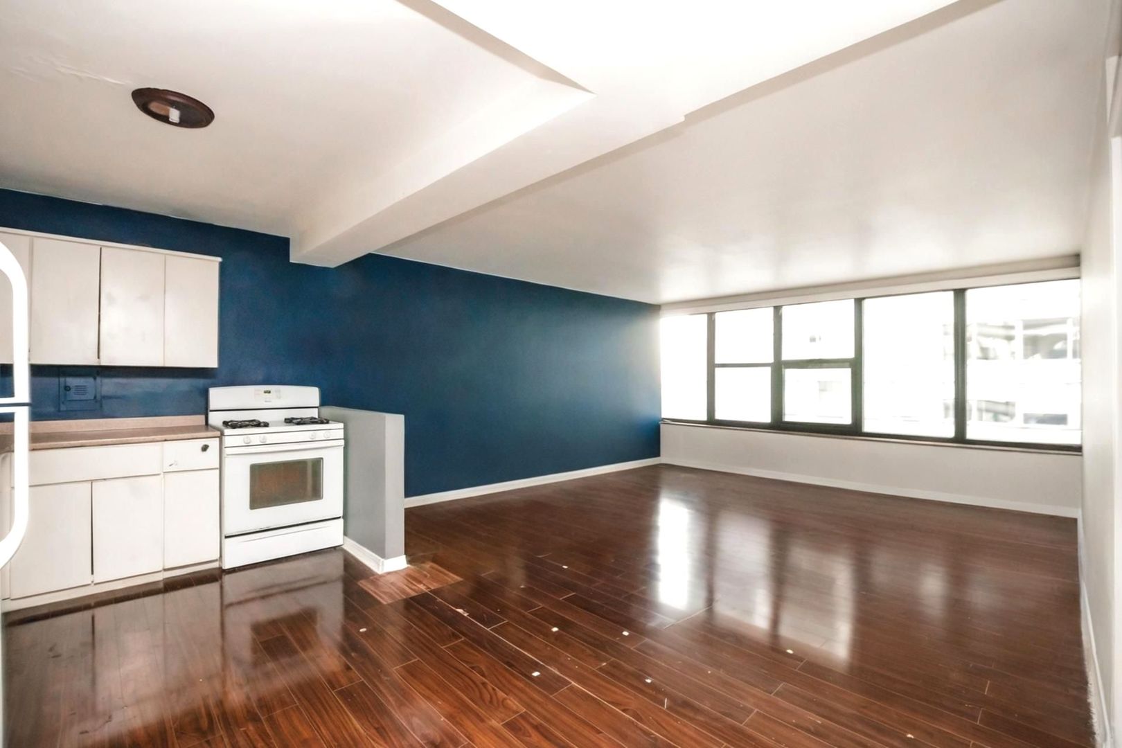 5801 Sheridan Road, Chicago, IL 60660