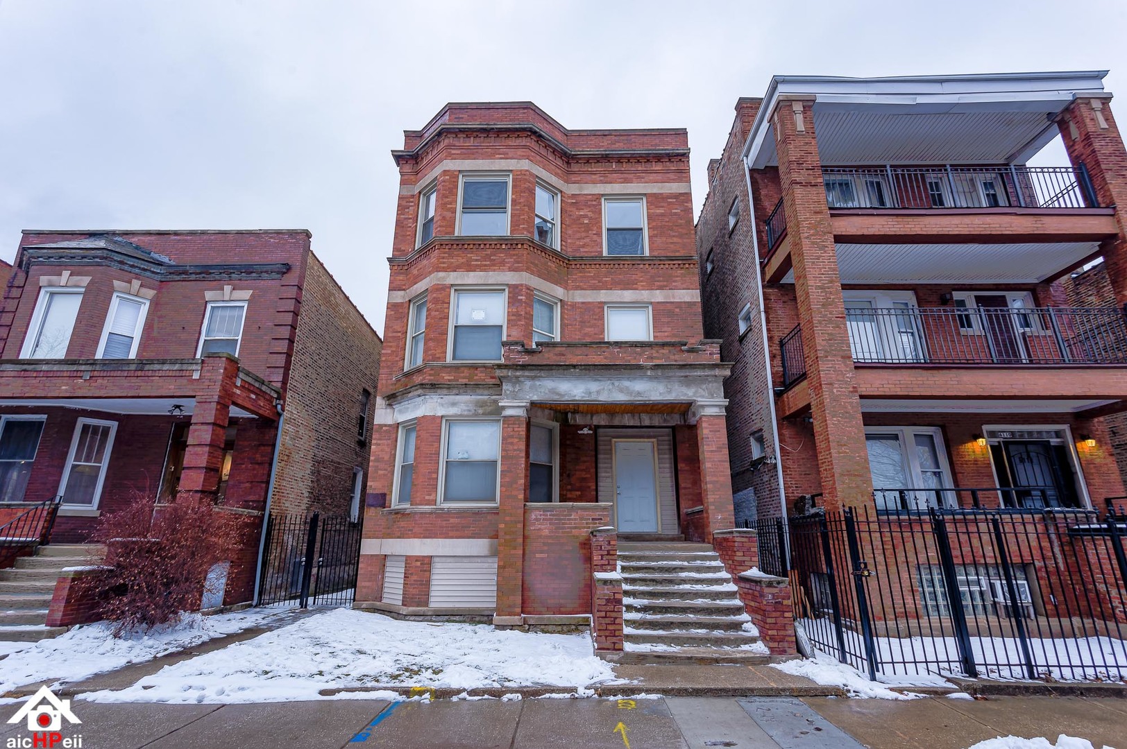 6112 Vernon Avenue, Chicago, IL 60637