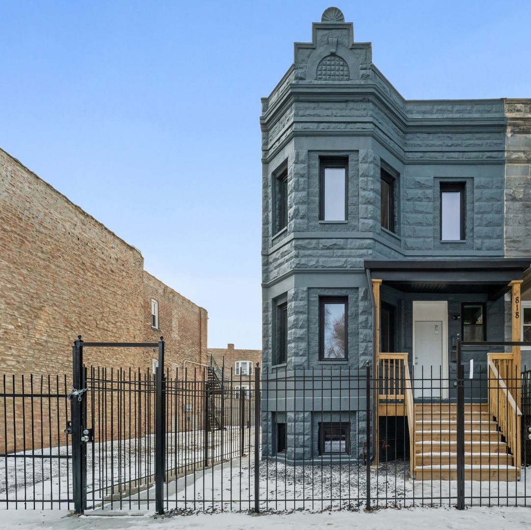 818 Karlov Avenue, Chicago, IL 60624