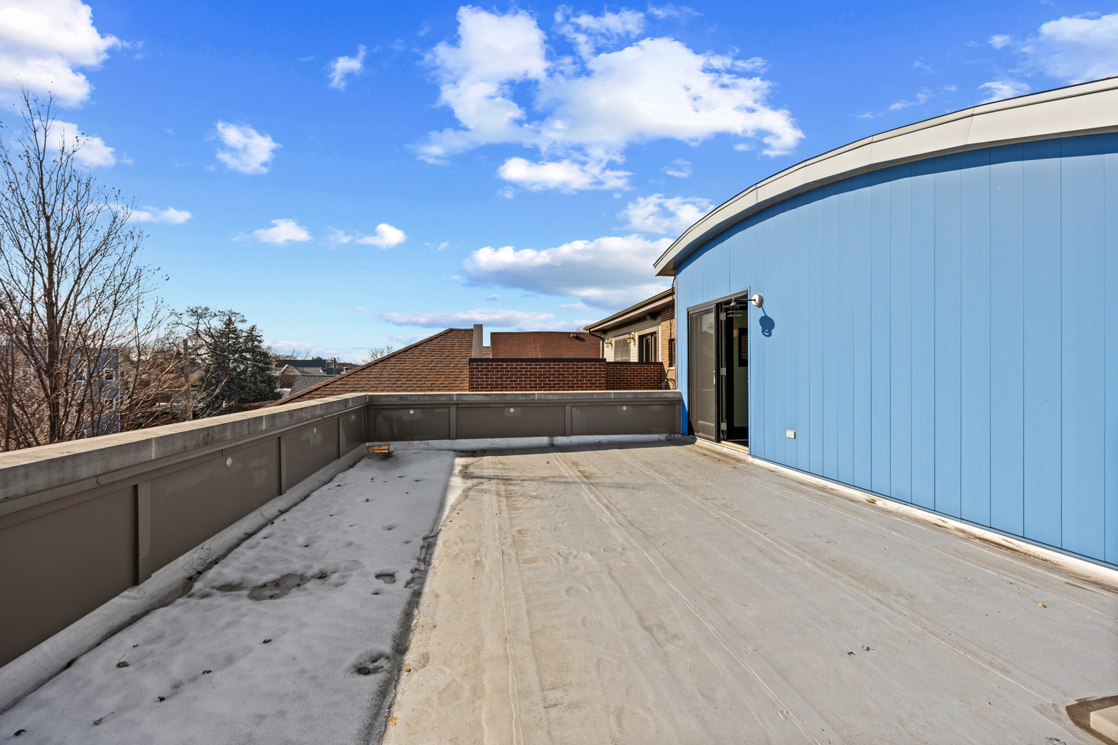 1915 Henderson Street, Chicago, IL 60657