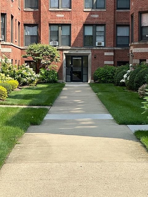 6851 Crandon Avenue, Chicago, IL 60649