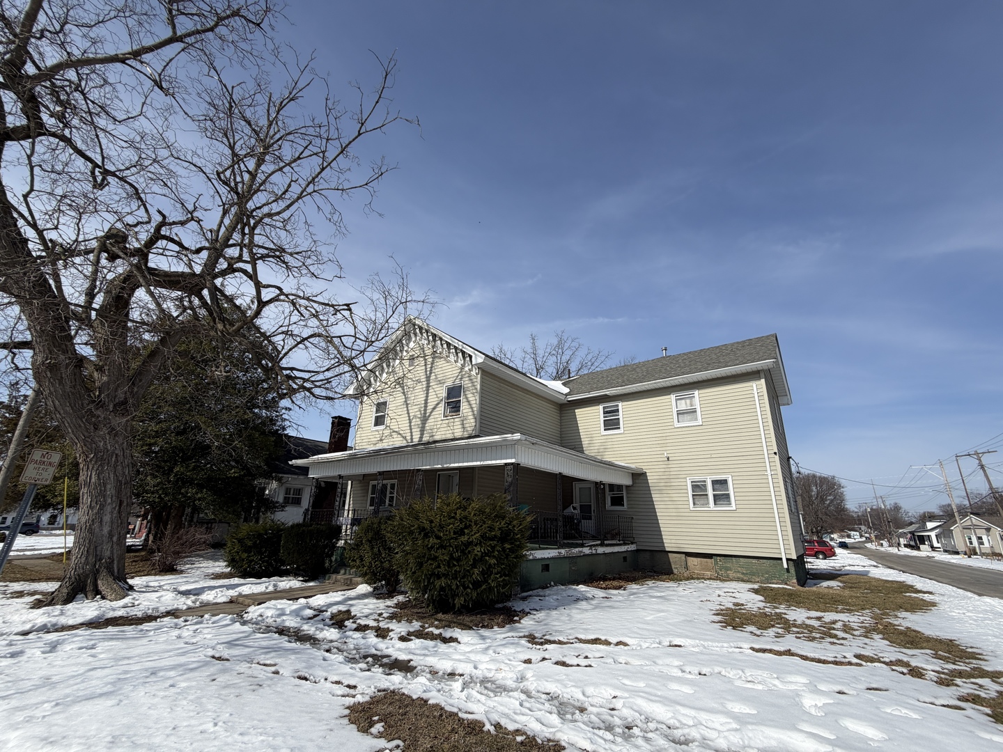 1021 Jefferson Avenue, Charleston, IL 61920