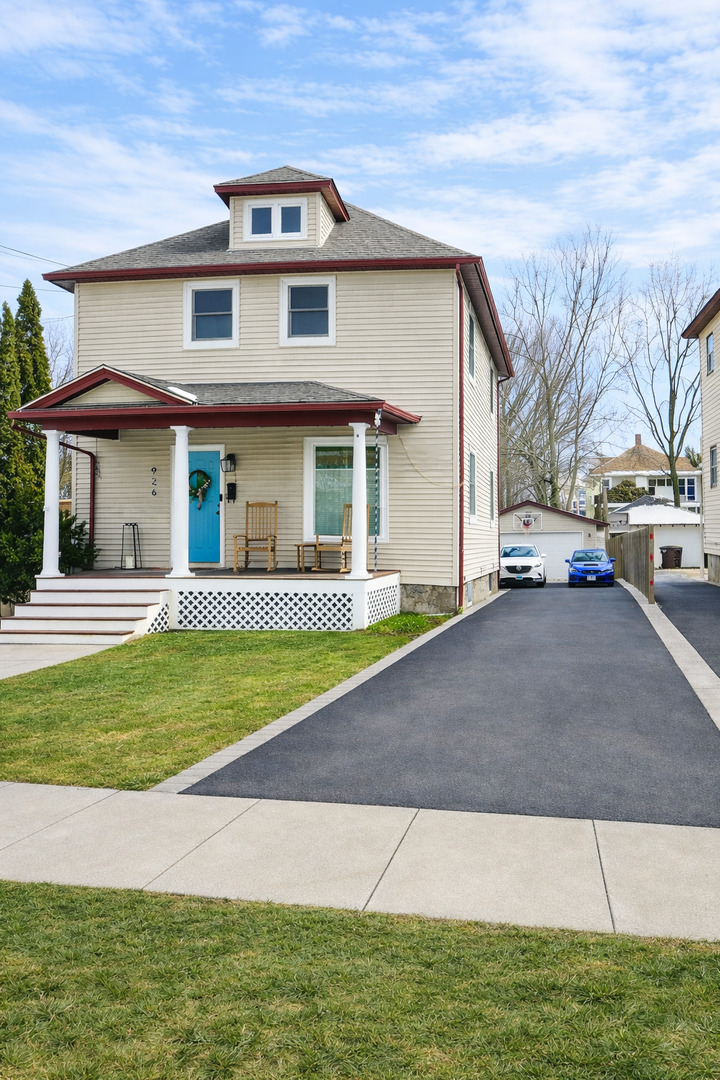 926 Tappan Street, Woodstock, IL 60098