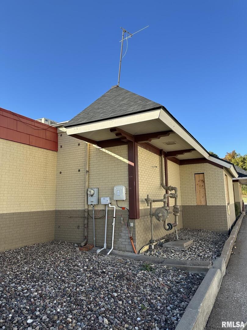 1800 36TH Avenue, Moline, IL 61265