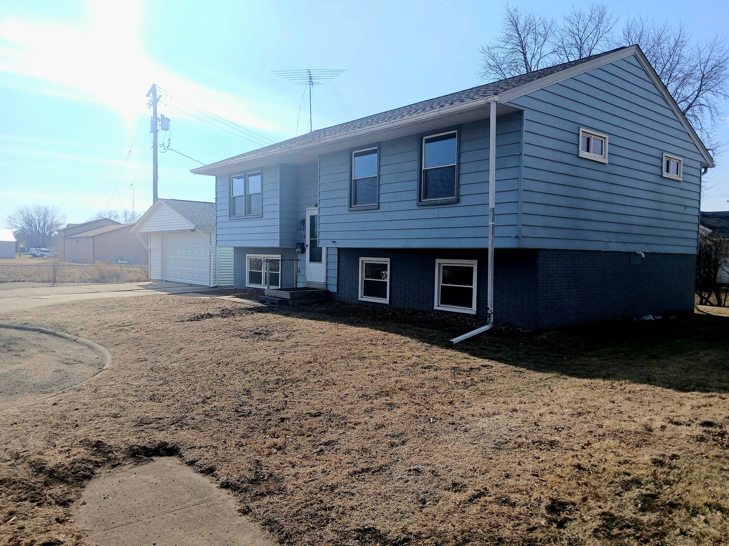 1114 Suncrest Drive, Fulton, IL 61252