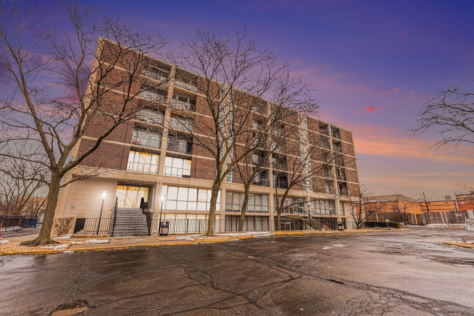 1043 YORK Road, Bensenville, IL 60106