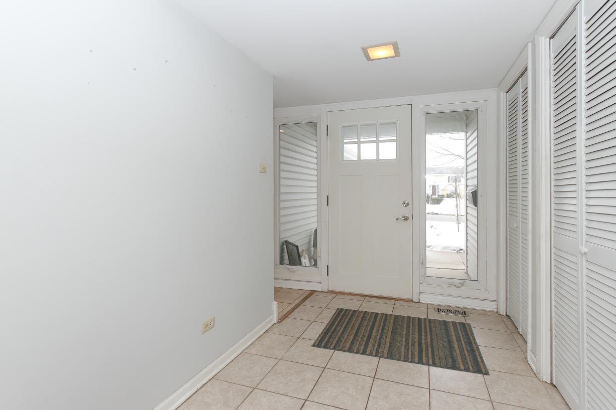 1665 CHIPPENDALE Road, Hoffman Estates, IL 60169