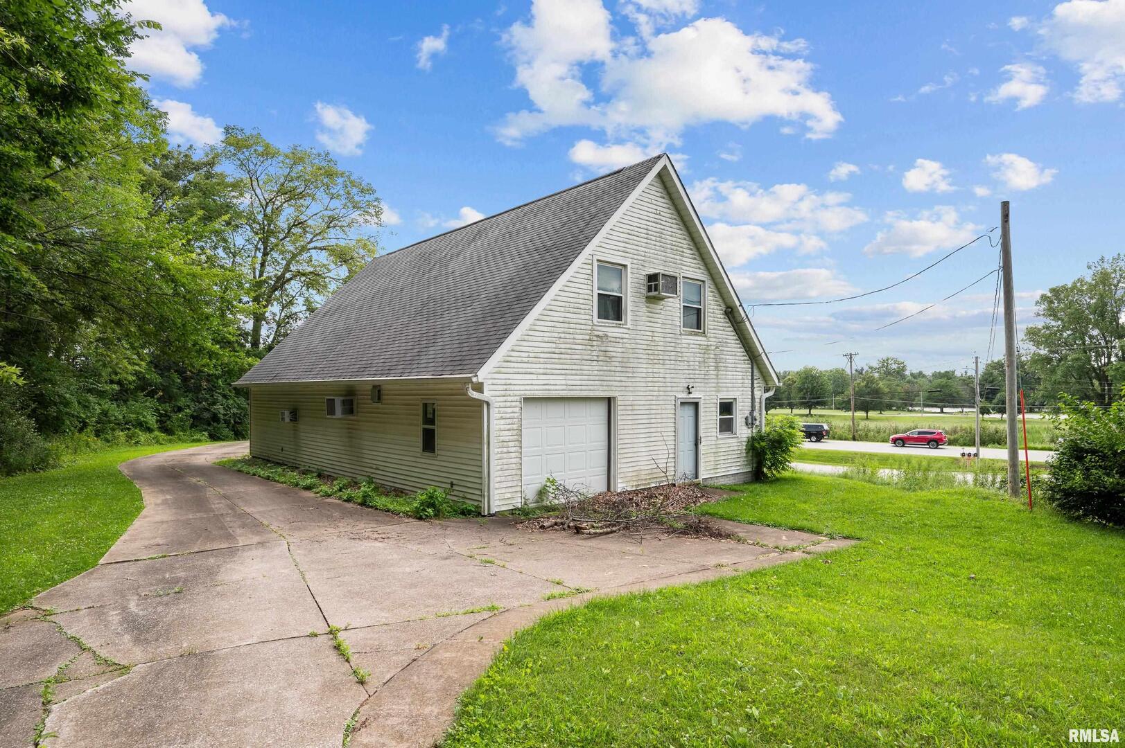 242 STATE Avenue, Hampton, IL 61256-9638