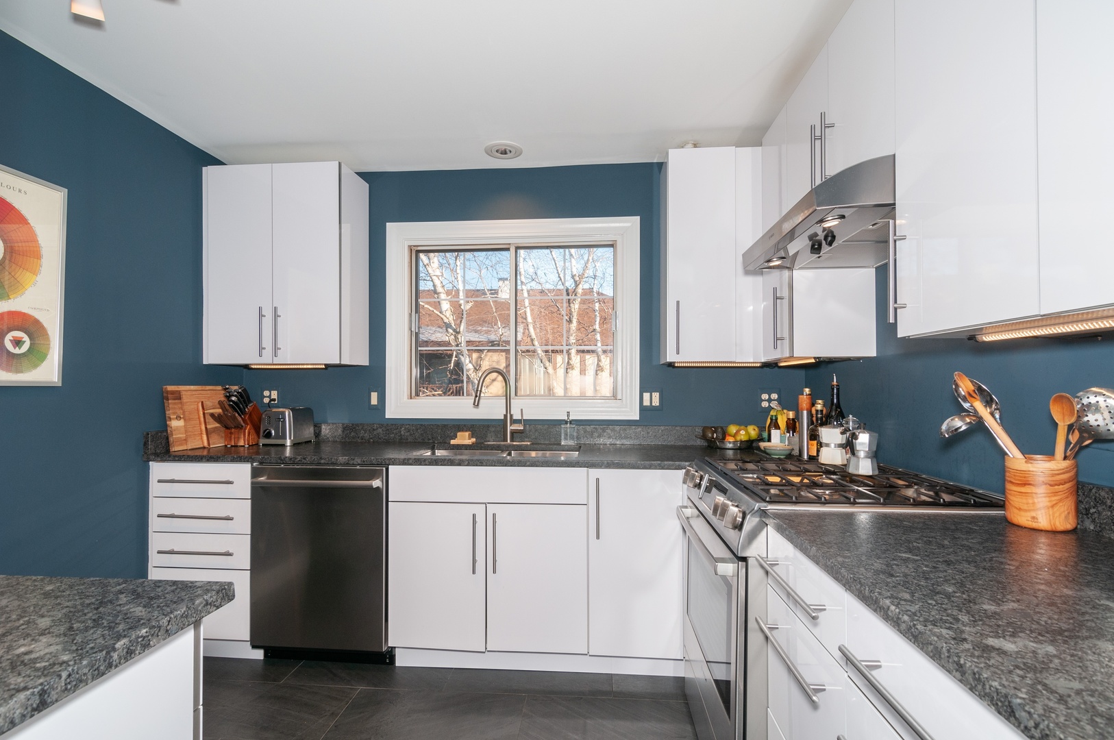 1657 Dover Court, Wheaton, IL 60189