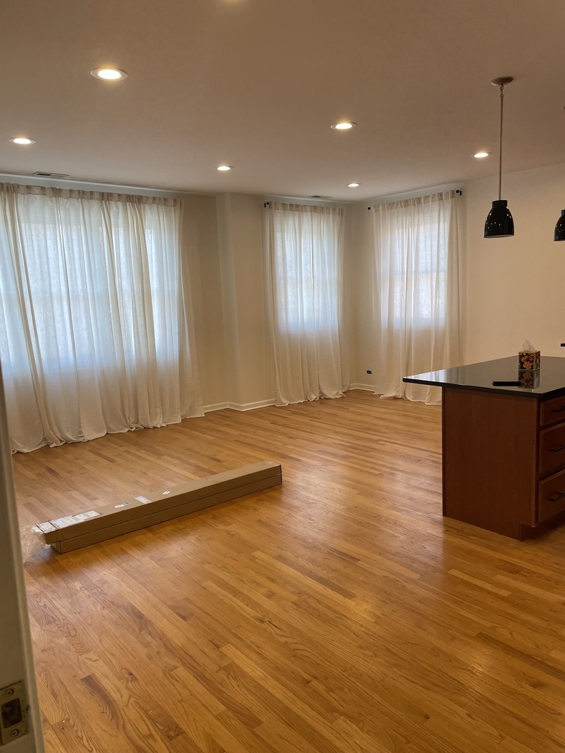 4165 Ellis Avenue, Chicago, IL 60653