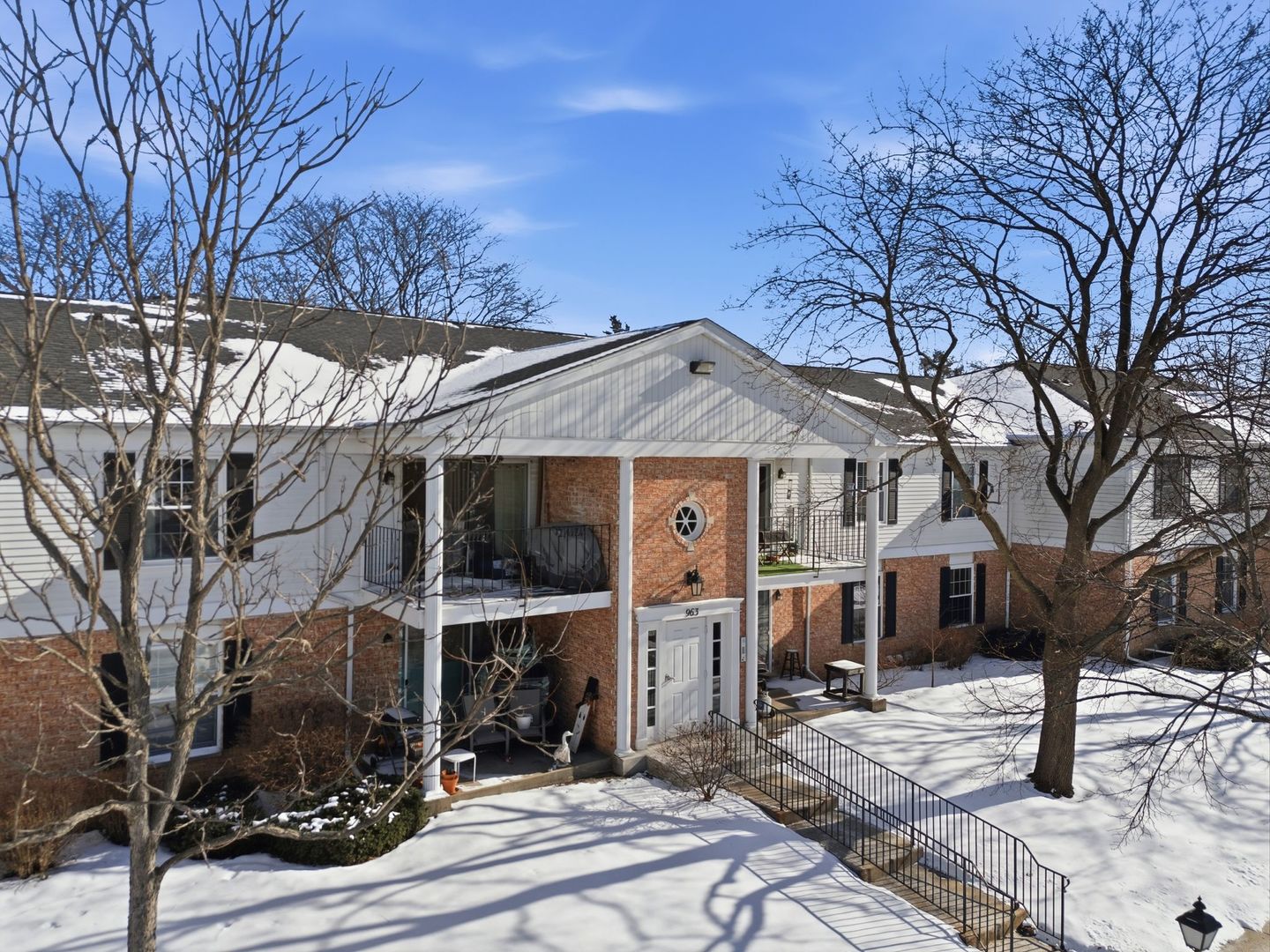 963 Golf Course Road, Crystal Lake, IL 60014