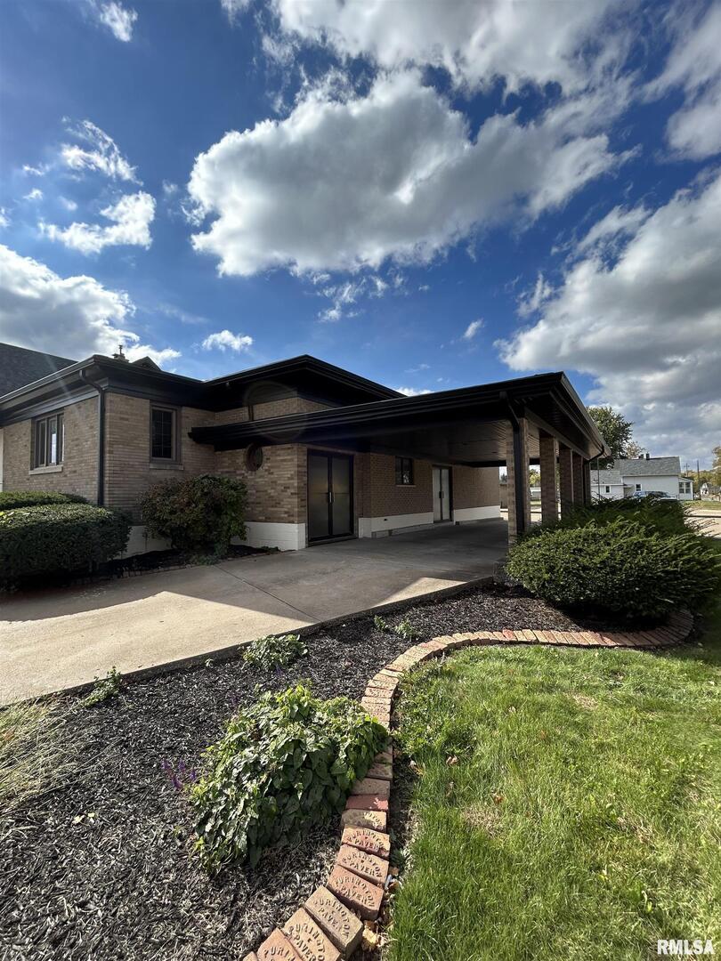 1611 7TH Street, Moline, IL 61264