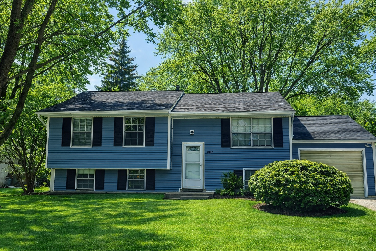 807 Oakcrest Drive, Champaign, IL 61821