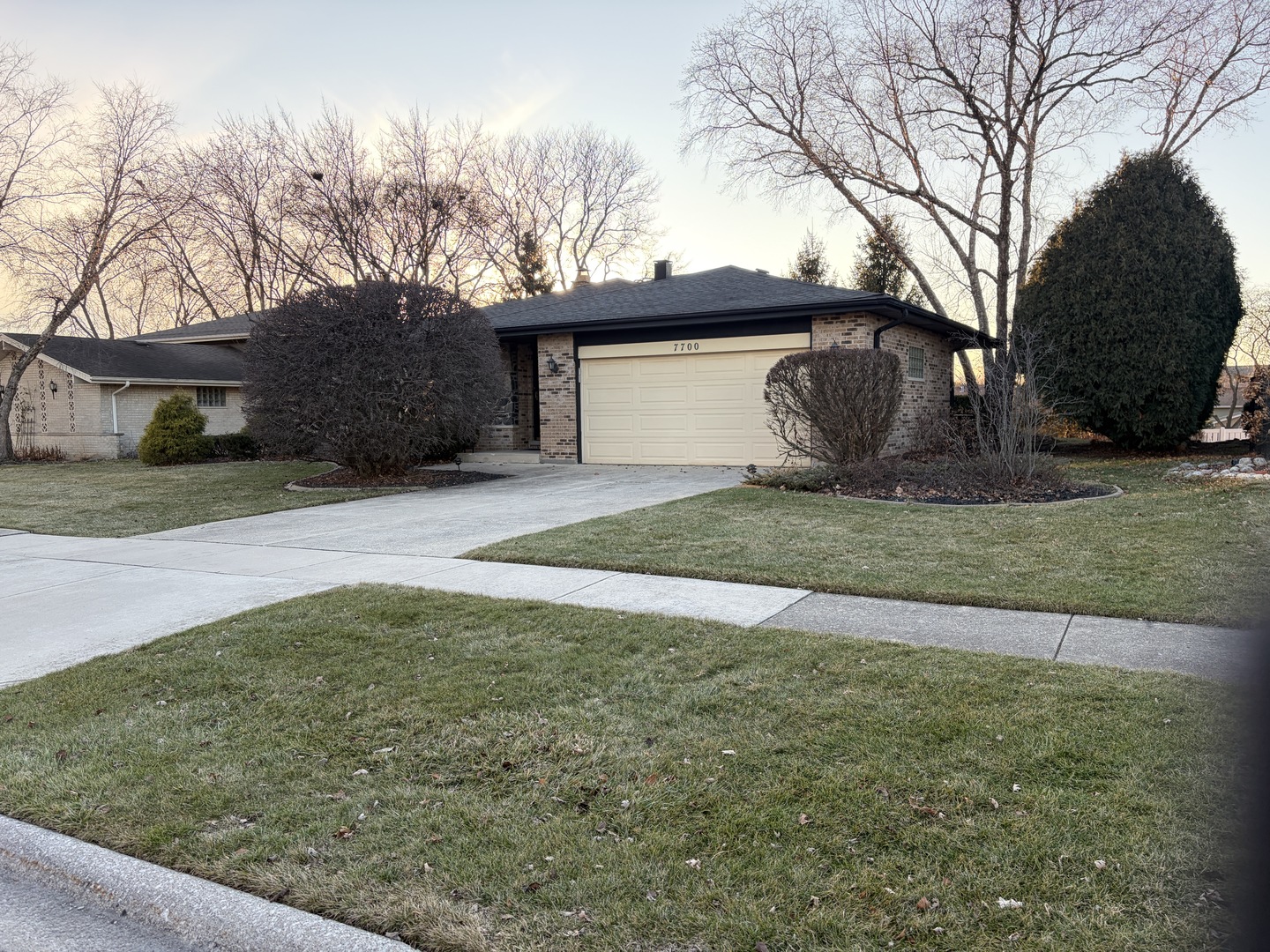 7700 Apple Tree Lane, Willowbrook, IL 60527