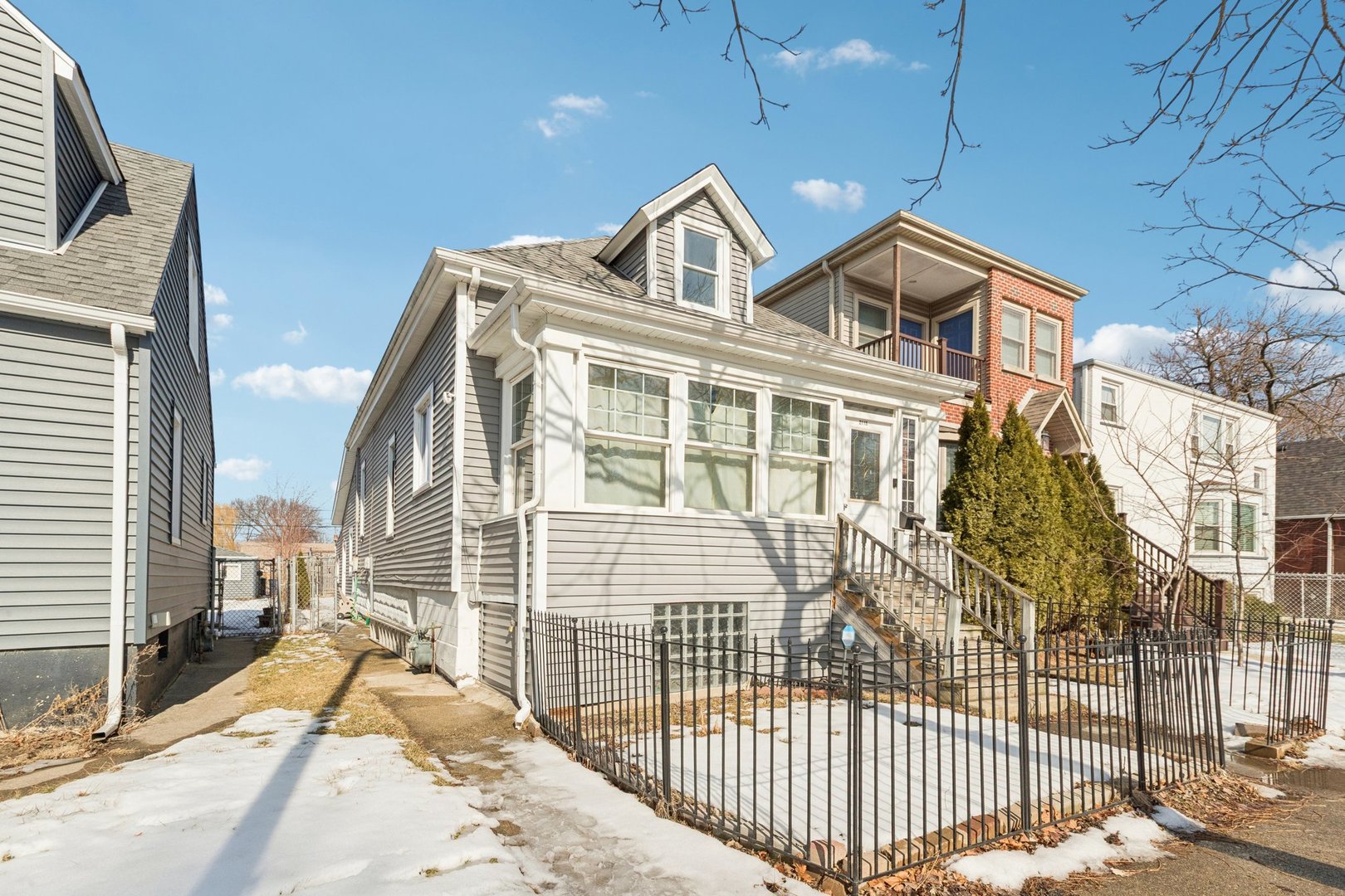 2115 Emerson Street, Evanston, IL 60201