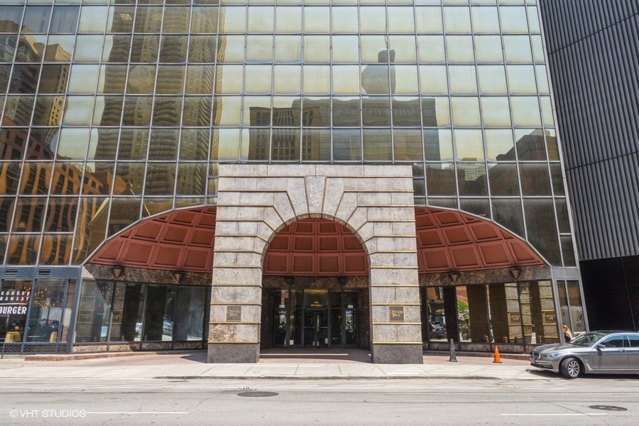 10 Ontario Street, Chicago, IL 60611