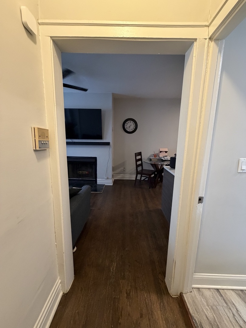 631 ROSCOE Street, Chicago, IL 60657