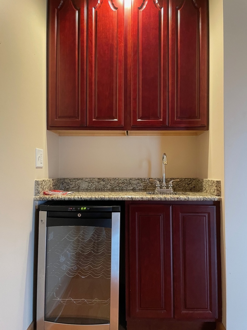 189 Grove Avenue, Elgin, IL 60120