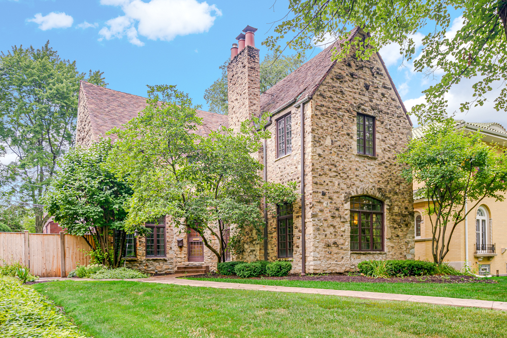 2014 Hopkins Place, Chicago, IL 60643