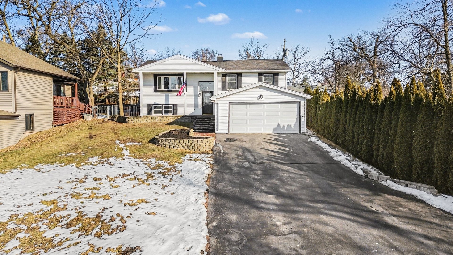 521 Pawnee Drive, Lake In The Hills, IL 60156