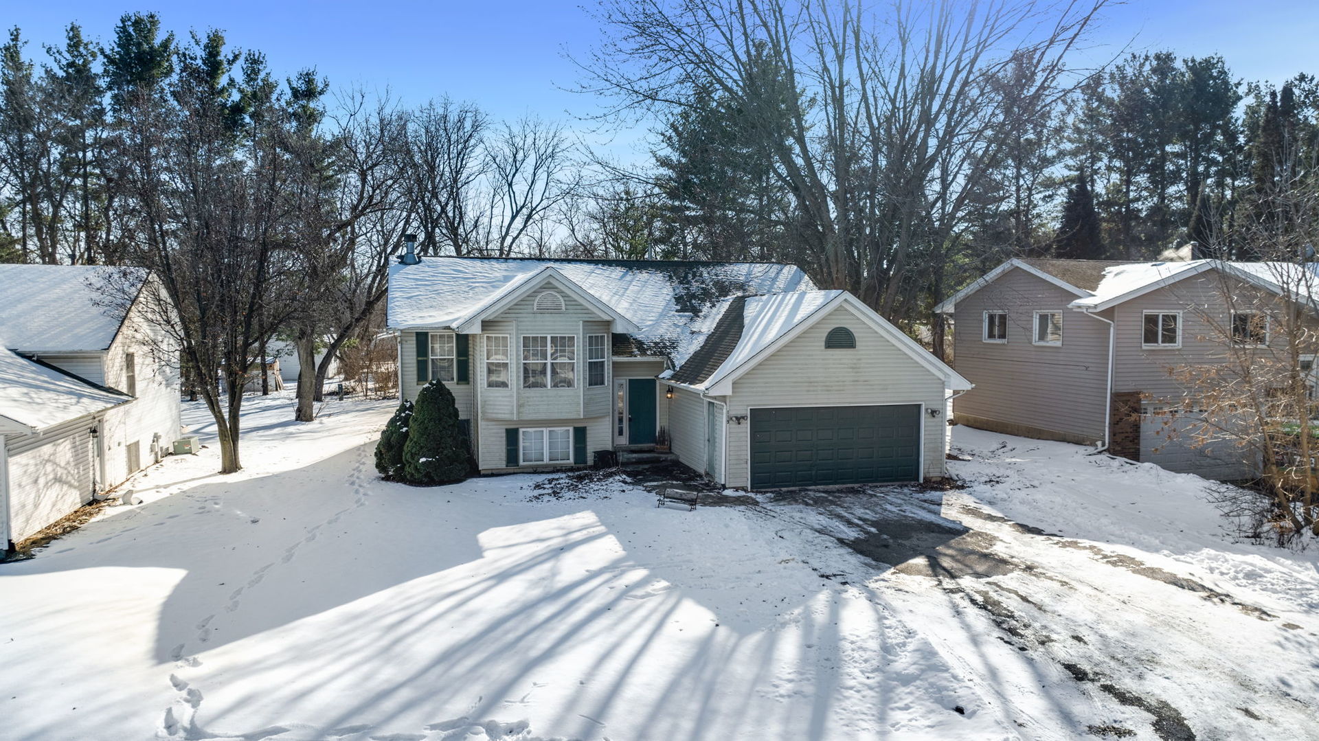 119 Liverpool Drive, Poplar Grove, IL 61065