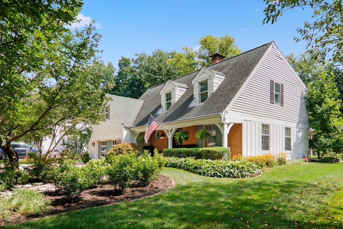 17 Sunset Road, Bloomington, IL 61701