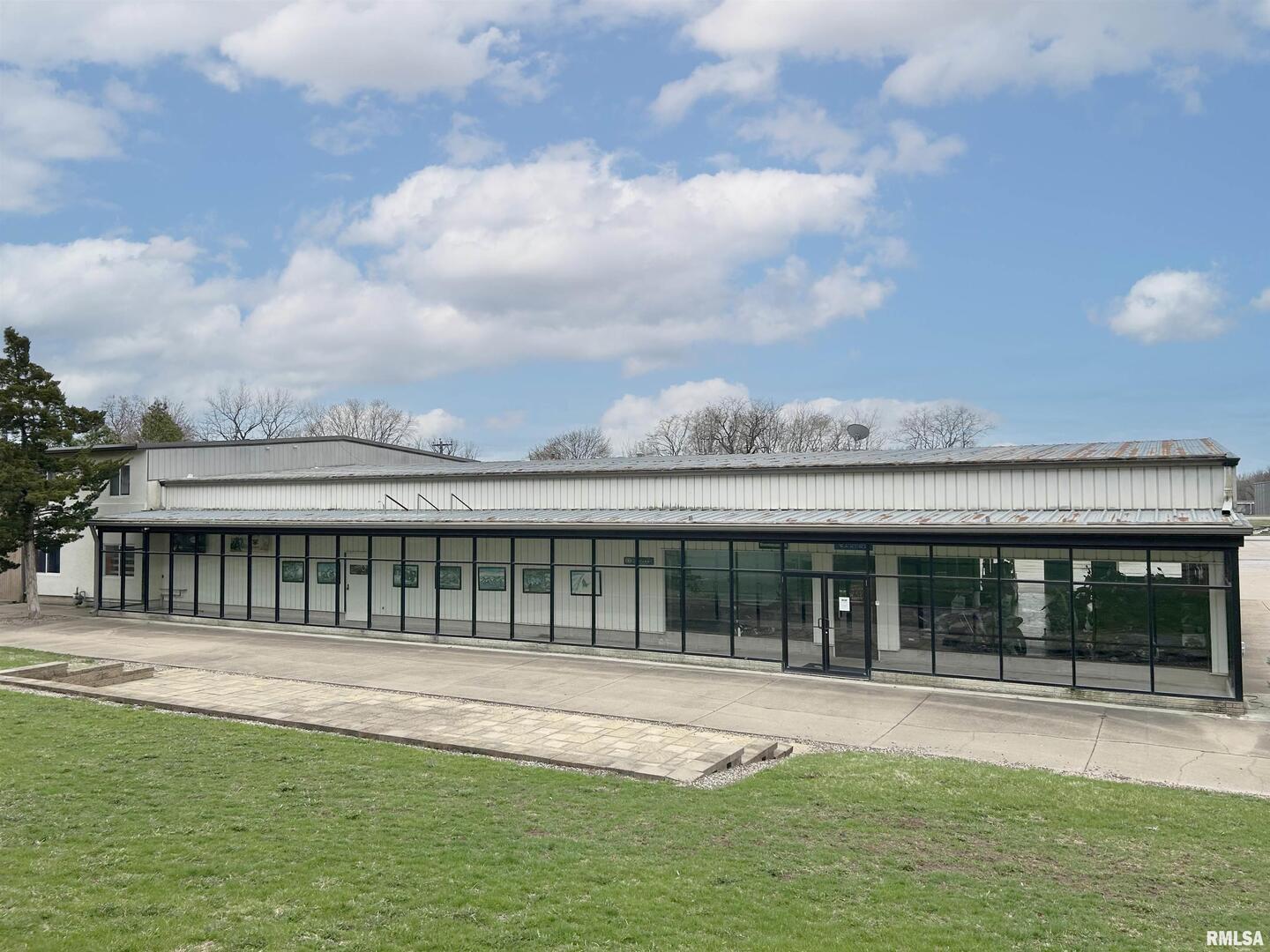 1320 36TH Avenue, Moline, IL 61265