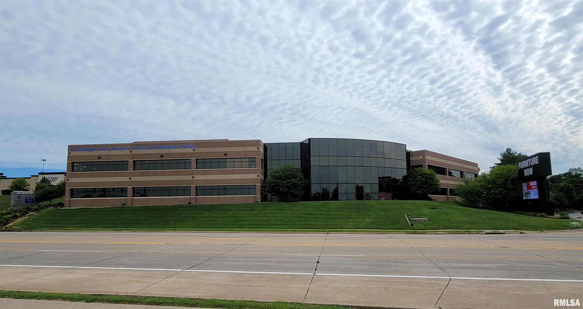 3400 DEXTER Court, Davenport, IA 52807