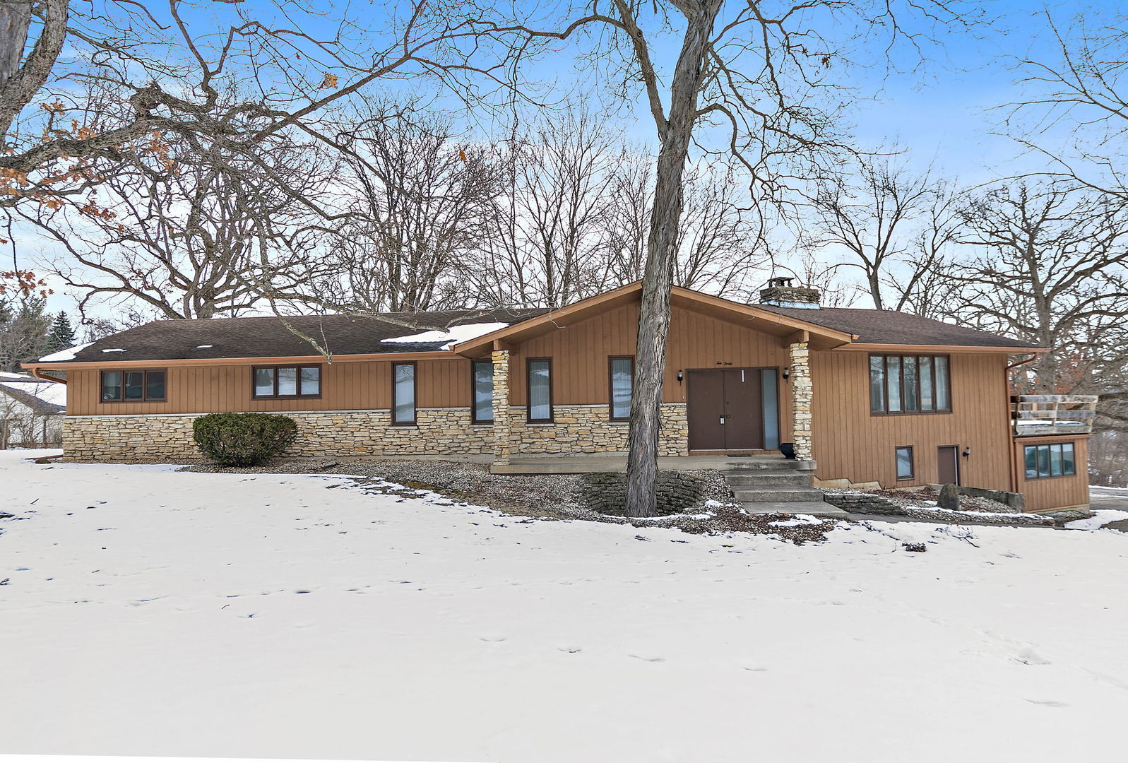 1040 Beau Brummel Court, Sleepy Hollow, IL 60118