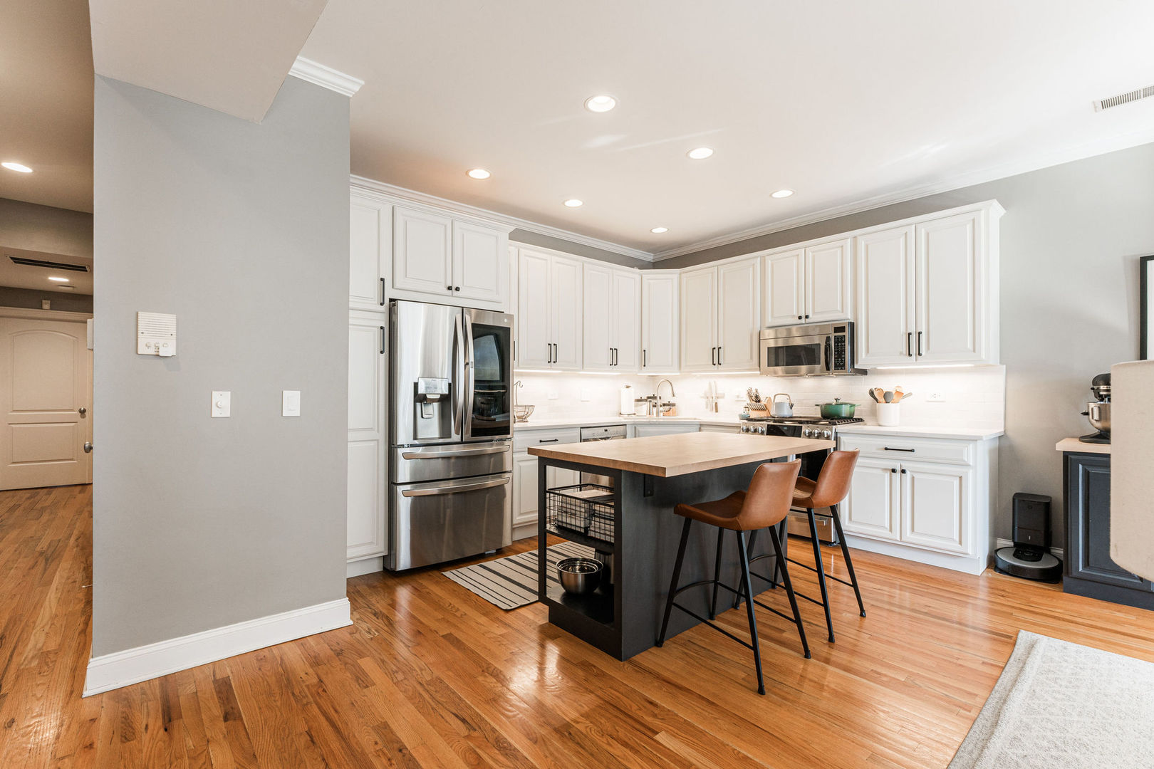 726 Addison Street, Chicago, IL 60613