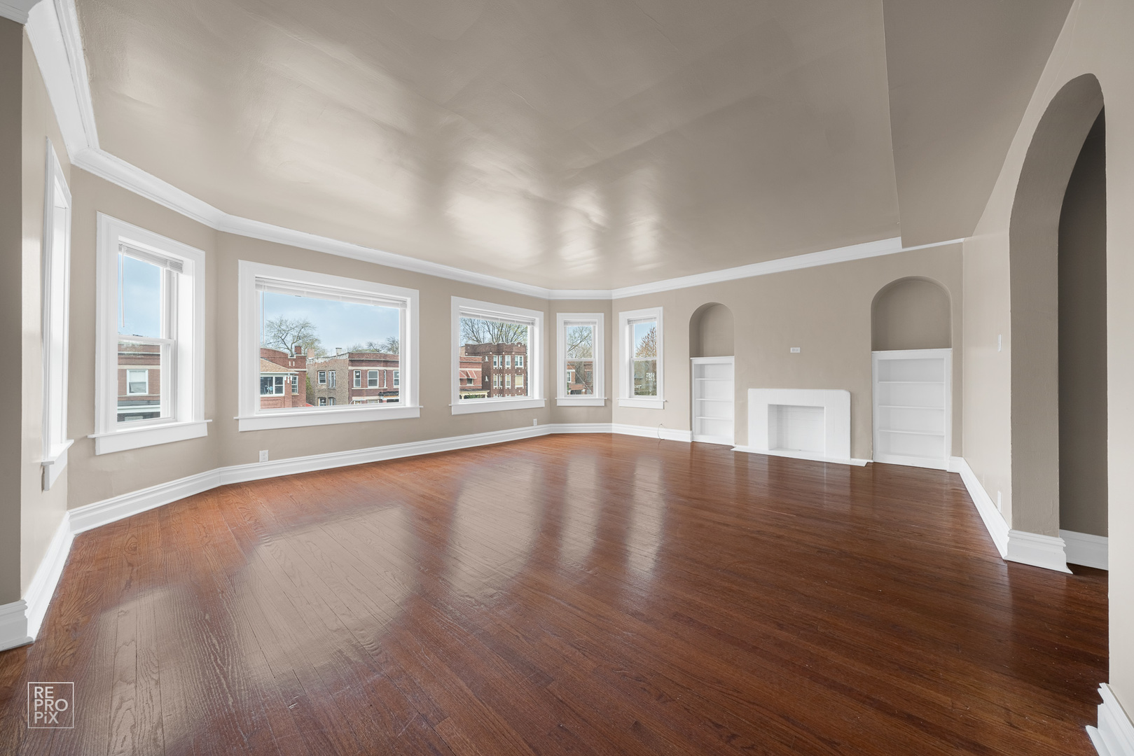 7751 Saginaw Avenue, Chicago, IL 60649