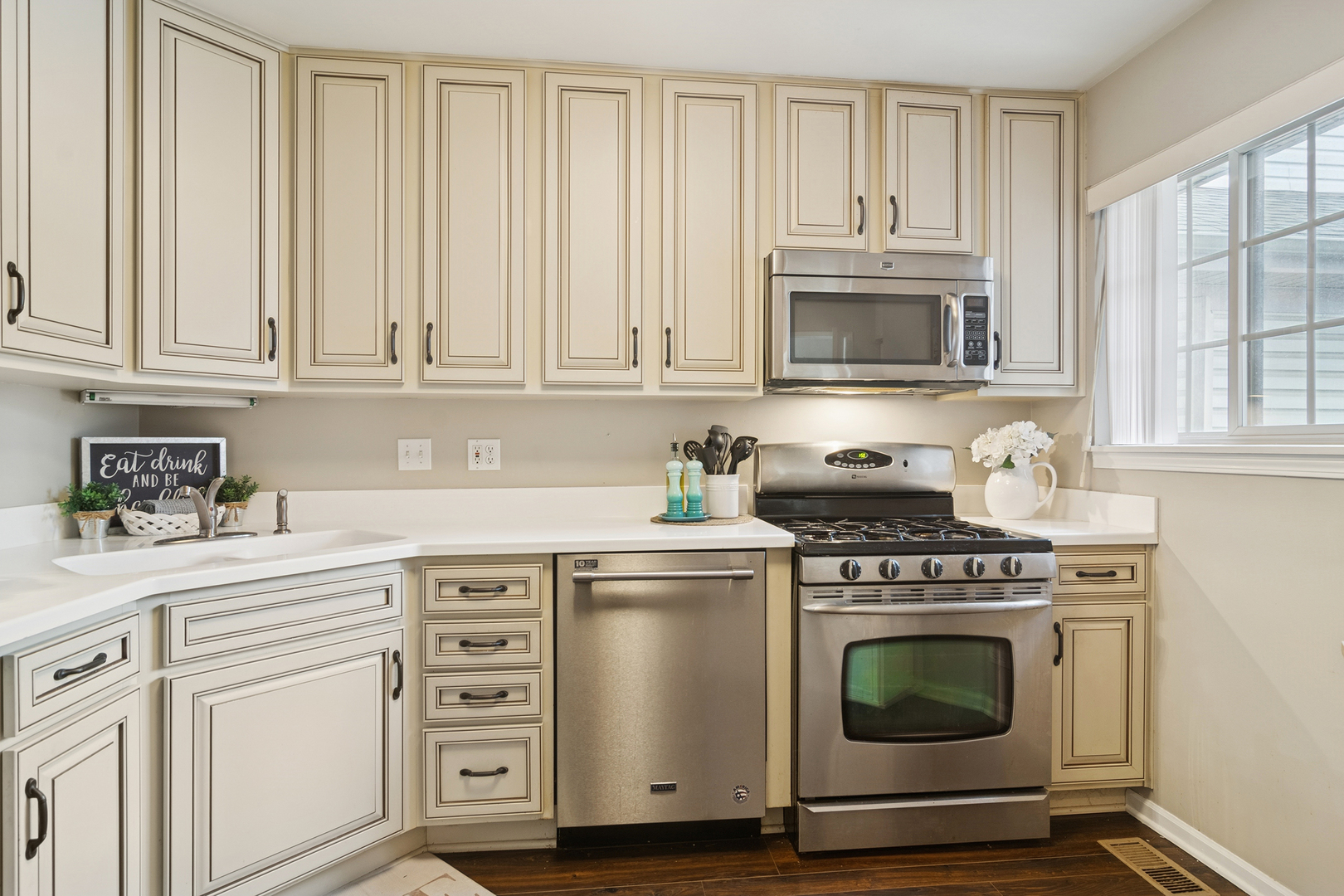 1506 Saint Marks Place, Palatine, IL 60067