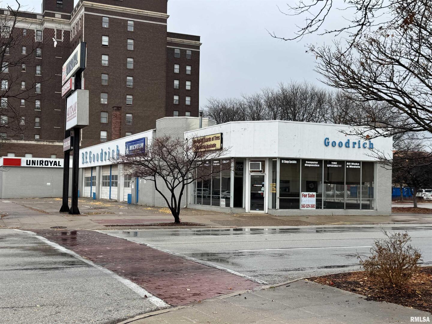 1901 4TH Avenue, Rock Island, IL 61201