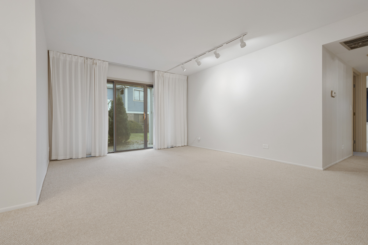 375 Pinetree Lane, Schaumburg, IL 60193