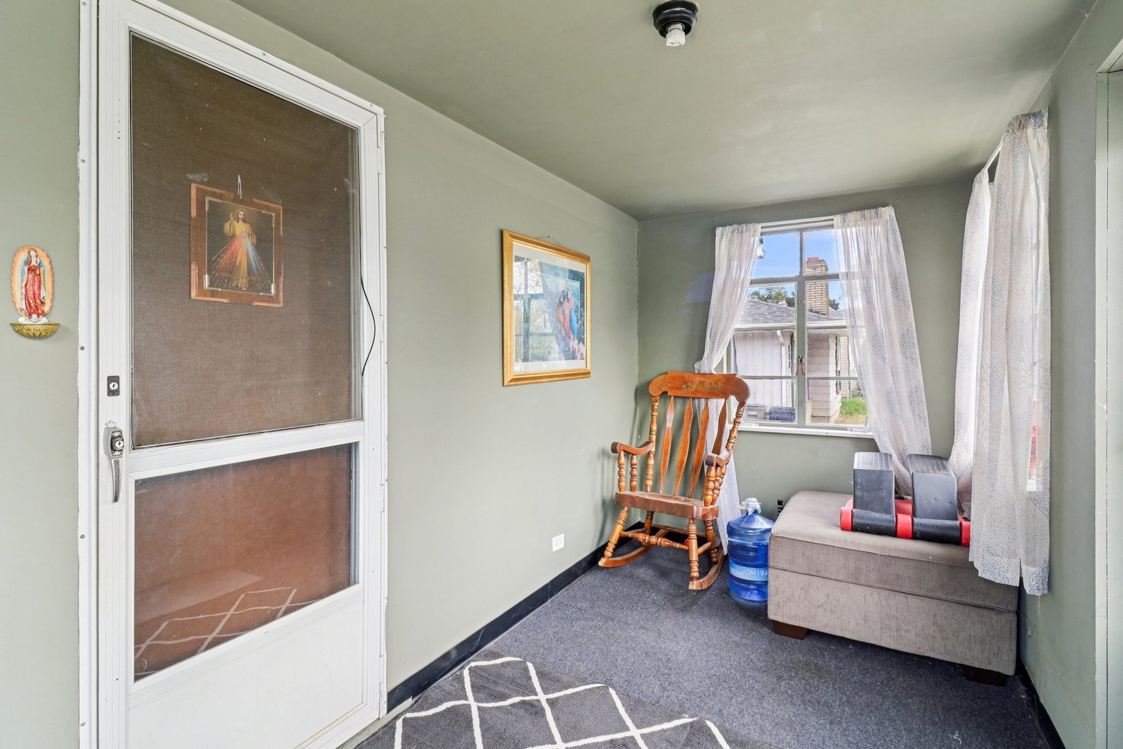 796 Parkway Avenue, Elgin, IL 60120